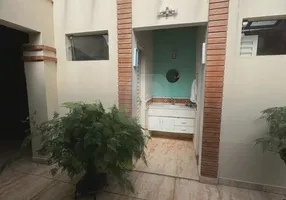 Foto 1 de Sobrado com 3 Quartos à venda, 580m² em Goiás, Araguari