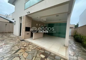 Foto 1 de Casa de Condomínio com 3 Quartos para alugar, 240m² em Gávea, Uberlândia