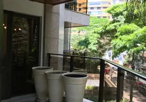 Foto 1 de Apartamento com 3 Quartos à venda, 207m² em Jardim Europa, São Paulo