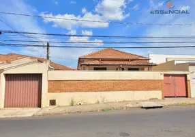 Foto 1 de Casa com 3 Quartos à venda, 244m² em Vila dos Lavradores, Botucatu
