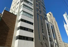 Foto 1 de Apartamento com 3 Quartos à venda, 120m² em Centro, Balneário Camboriú