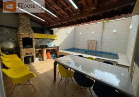 Foto 1 de Casa com 3 Quartos à venda, 195m² em Vila Guilhermina, Praia Grande