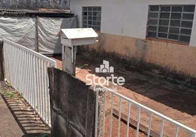 Foto 1 de Casa com 2 Quartos à venda, 360m² em Osvaldo Rezende, Uberlândia