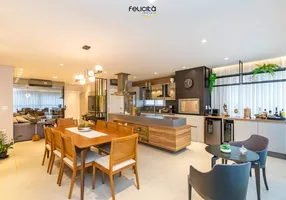 Foto 1 de Apartamento com 3 Quartos à venda, 203m² em Centro, Balneário Camboriú
