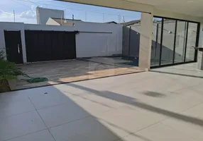 Foto 1 de Casa com 3 Quartos à venda, 200m² em Centro, Araguari