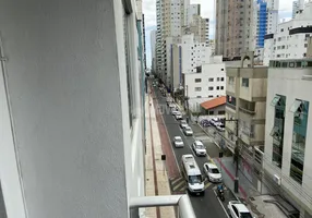 Foto 1 de Apartamento com 3 Quartos para alugar, 75m² em Centro, Balneário Camboriú
