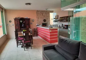 Foto 1 de Casa com 4 Quartos à venda, 220m² em Extensão Serramar, Rio das Ostras