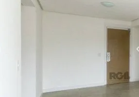 Foto 1 de Apartamento com 2 Quartos à venda, 651m² em Passo da Areia, Porto Alegre