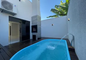 Foto 1 de Casa com 2 Quartos à venda, 127m² em Canto Grande, Bombinhas