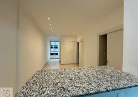Foto 1 de Apartamento com 2 Quartos para alugar, 65m² em Copacabana, Rio de Janeiro