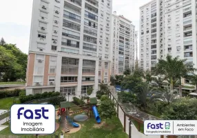 Foto 1 de Apartamento com 2 Quartos à venda, 70m² em Passo da Areia, Porto Alegre