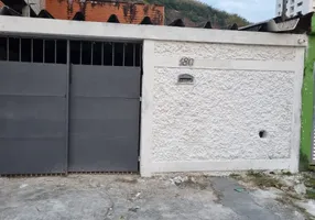 Foto 1 de Casa com 2 Quartos à venda, 122m² em Vila Voturua, São Vicente