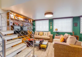 Foto 1 de Casa de Condomínio com 4 Quartos à venda, 235m² em Pilarzinho, Curitiba