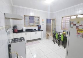 Foto 1 de Casa com 2 Quartos à venda, 172m² em Planalto, Belo Horizonte