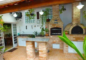 Foto 1 de Casa com 3 Quartos à venda, 230m² em Chácara Santo Antônio, São Paulo