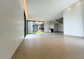 Foto 1 de Casa de Condomínio com 4 Quartos à venda, 354m² em Nova Uberlandia, Uberlândia