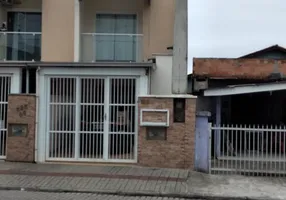 Foto 1 de Sobrado com 2 Quartos à venda, 86m² em Espinheiros, Joinville