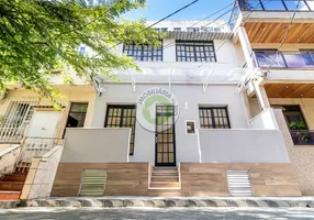 Foto 1 de Casa de Condomínio com 4 Quartos à venda, 234m² em Catete, Rio de Janeiro