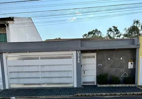 Foto 1 de Casa com 3 Quartos à venda, 200m² em Jardim Europa, Uberlândia