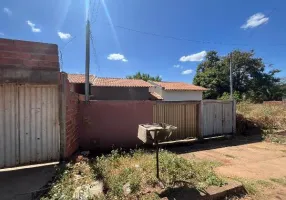 Foto 1 de Casa com 2 Quartos à venda, 100m² em Setor dos Bandeirantes, Trindade