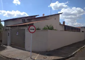 Foto 1 de Casa com 3 Quartos à venda, 160m² em Centro, Valentim Gentil