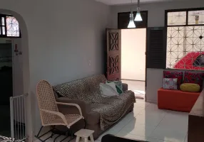 Foto 1 de Casa com 4 Quartos à venda, 200m² em Vila Peri, Fortaleza