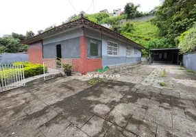 Foto 1 de Casa com 3 Quartos para alugar, 182m² em Vila Muqui, Teresópolis