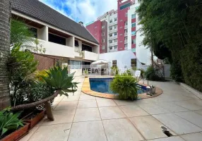 Foto 1 de Casa com 4 Quartos à venda, 391m² em Água Verde, Curitiba