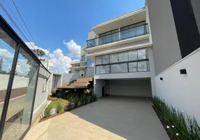 Foto 1 de Casa com 3 Quartos à venda, 220m² em Universitário, Londrina