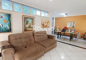 Foto 1 de Casa com 4 Quartos à venda, 234m² em Centro, Uberlândia