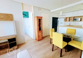 Foto 1 de Apartamento com 3 Quartos à venda, 50m² em Mário Quintana, Porto Alegre