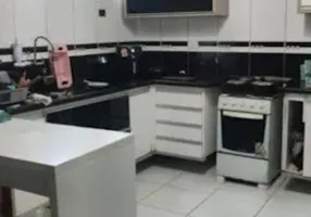 Foto 1 de Sobrado com 3 Quartos à venda, 216m² em Castelo, Santos