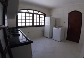 Foto 1 de Sobrado com 3 Quartos à venda, 238m² em Vila Bocaina, Mauá