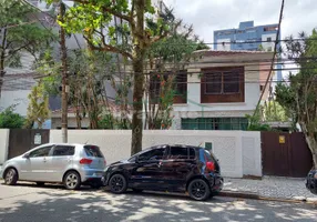 Foto 1 de Sobrado com 4 Quartos para alugar, 362m² em Gonzaga, Santos