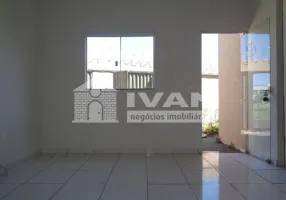 Foto 1 de Casa com 2 Quartos para alugar, 51m² em Luizote de Freitas, Uberlândia