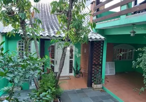 Foto 1 de Casa com 3 Quartos à venda, 260m² em Santa Fé, Porto Alegre