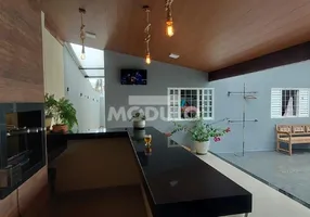 Foto 1 de Casa com 3 Quartos à venda, 176m² em Jardim Colina, Uberlândia