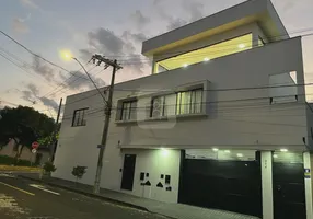 Foto 1 de Sobrado com 3 Quartos à venda, 438m² em Nova Uberlandia, Uberlândia