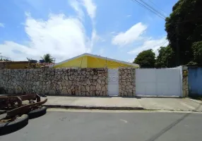Foto 1 de Casa com 5 Quartos para alugar, 205m² em Santa Lúcia, Maceió