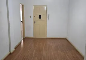 Foto 1 de Apartamento com 2 Quartos para alugar, 60m² em Centro, Petrópolis