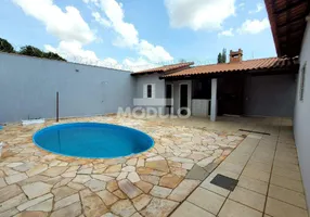 Foto 1 de Casa com 4 Quartos para alugar, 200m² em Cidade Jardim, Uberlândia