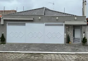 Foto 1 de Casa com 3 Quartos à venda, 180m² em Maracanã, Praia Grande