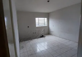 Foto 1 de Casa com 2 Quartos para alugar, 45m² em Cidade Domitila, São Paulo