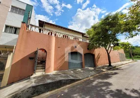 Foto 1 de Casa com 4 Quartos à venda, 280m² em Jardim Vitoria, Poços de Caldas