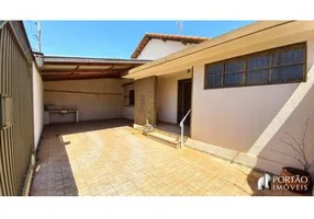 Foto 1 de Casa com 3 Quartos para venda ou aluguel, 135m² em Vila Cardia, Bauru