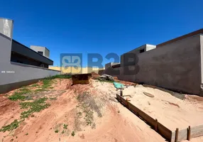 Foto 1 de Lote/Terreno à venda, 322m² em Area Rural de Piratininga, Piratininga