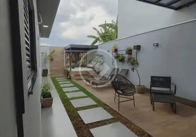 Foto 1 de Casa com 3 Quartos à venda, 160m² em Cidade Jardim, Uberlândia