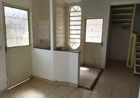 Foto 1 de Casa com 3 Quartos para alugar, 80m² em Vila Morais, Goiânia
