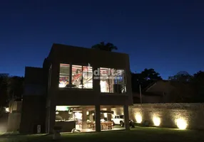 Foto 1 de Casa com 4 Quartos à venda, 440m² em Cidade Jardim, Uberlândia