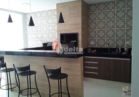 Foto 1 de Casa com 4 Quartos à venda, 220m² em Santa Mônica, Uberlândia